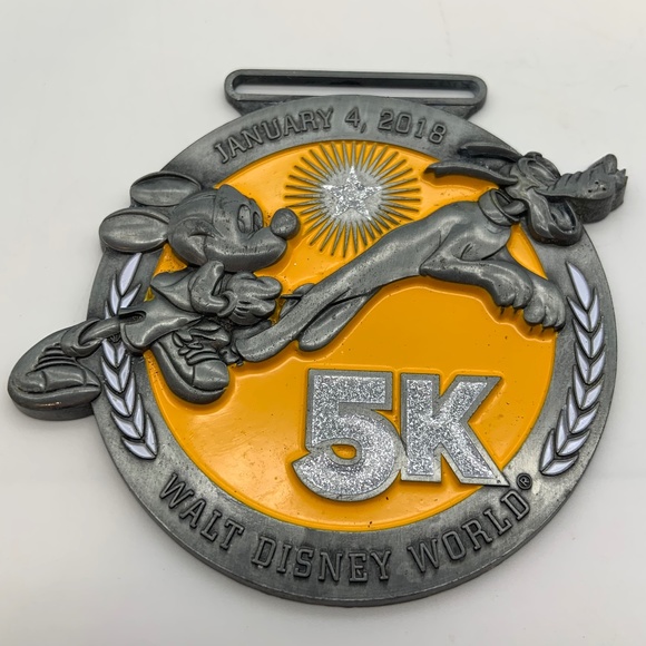 Disney Walt Disney World Mickey & Pluto 5K January 2018 Pewter Medal - Picture 1 of 9